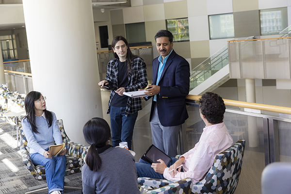 Vivek Sarkar talks to graduate students