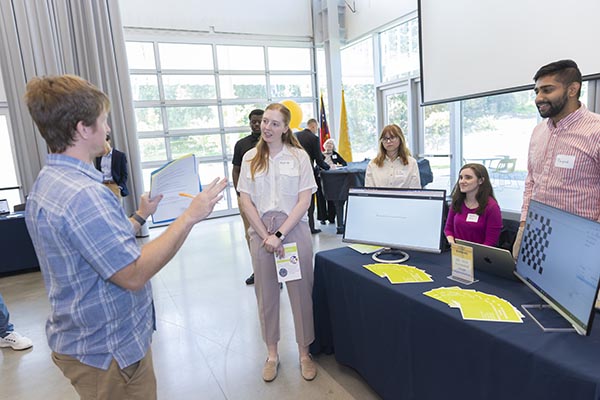 SCI Lecturer Ronnie Howard judges student teams at the Spring 2023 Expo. (Photos by Terence Rushin/ College of Computing)