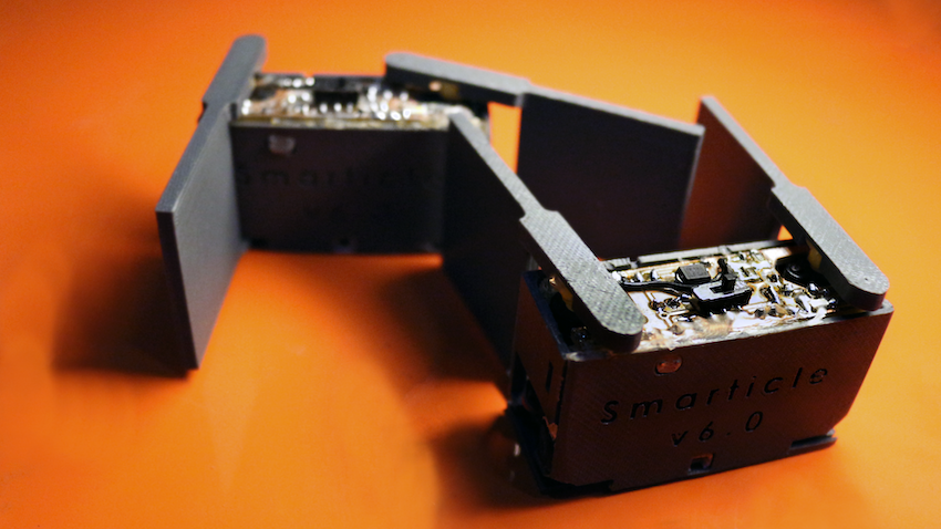 A pair of Smarticle robots