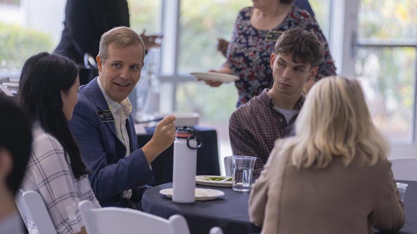 Alumnus talking to students